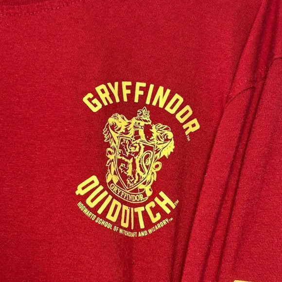 Universal Studios The Wizarding World of Harry Potter Gryffindor House TShirt - Picture 5 of 7